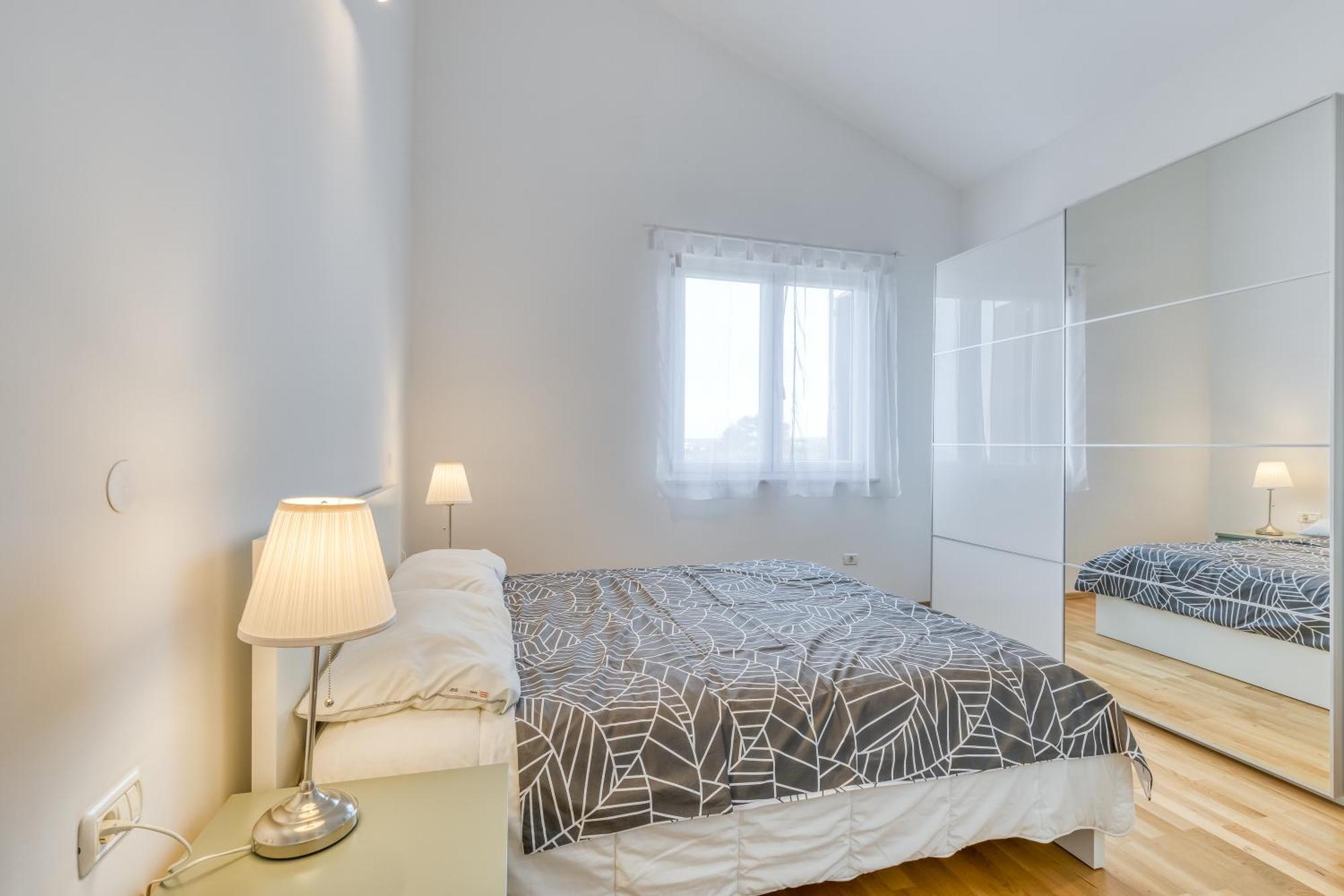 Diamond Seaview Penthouse Apartment *